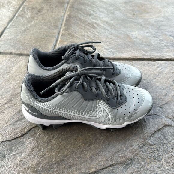 Boys Nike Diamond Cleats. Gray. Sz 4.5 - Picture 1 of 6